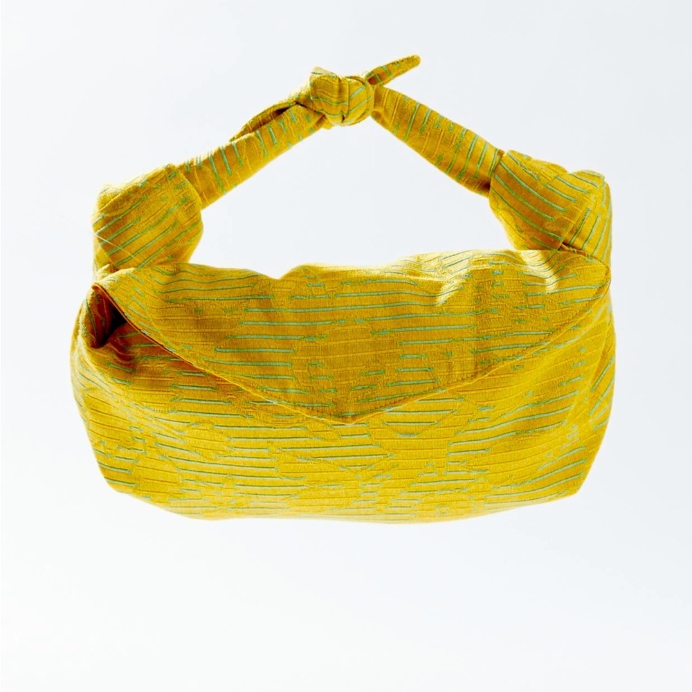 URBAN OUTFITTERS  MLE The Nodo Mini Clutch Bag